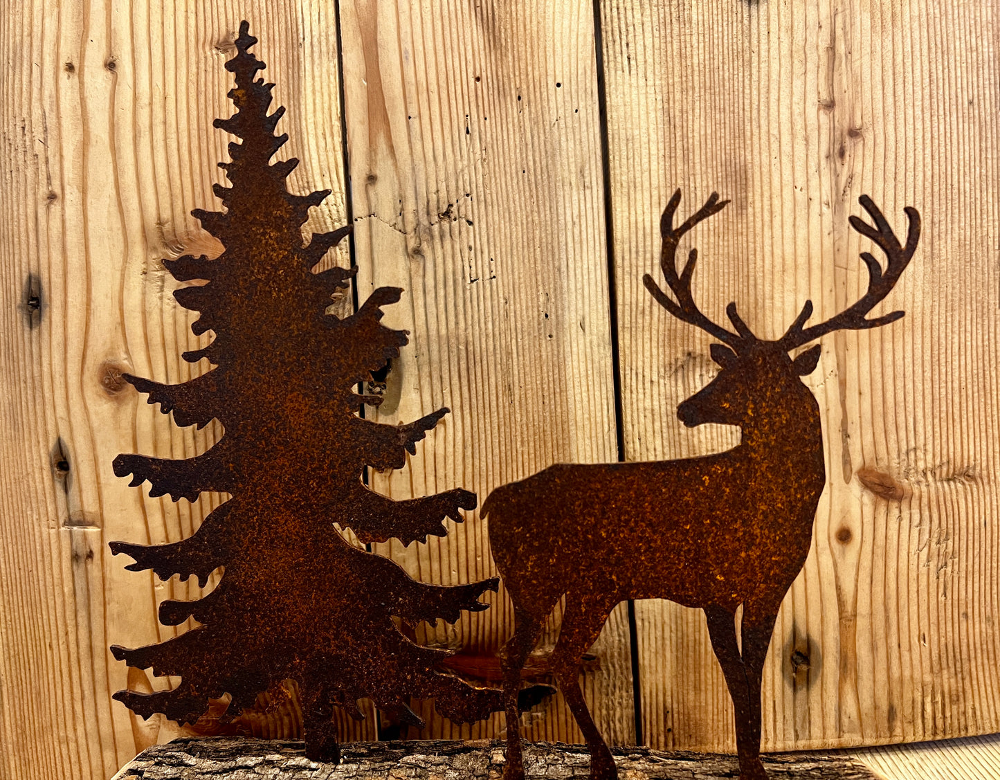 Cervo+albero su tronco