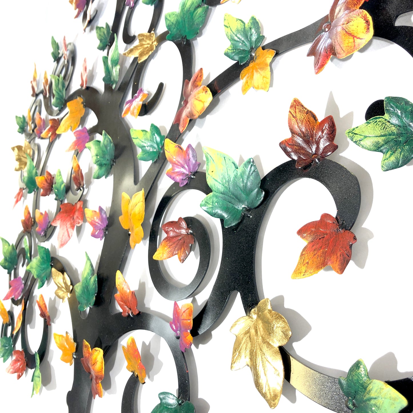 Albero della vita con foglie d'edera autunnali e verdi