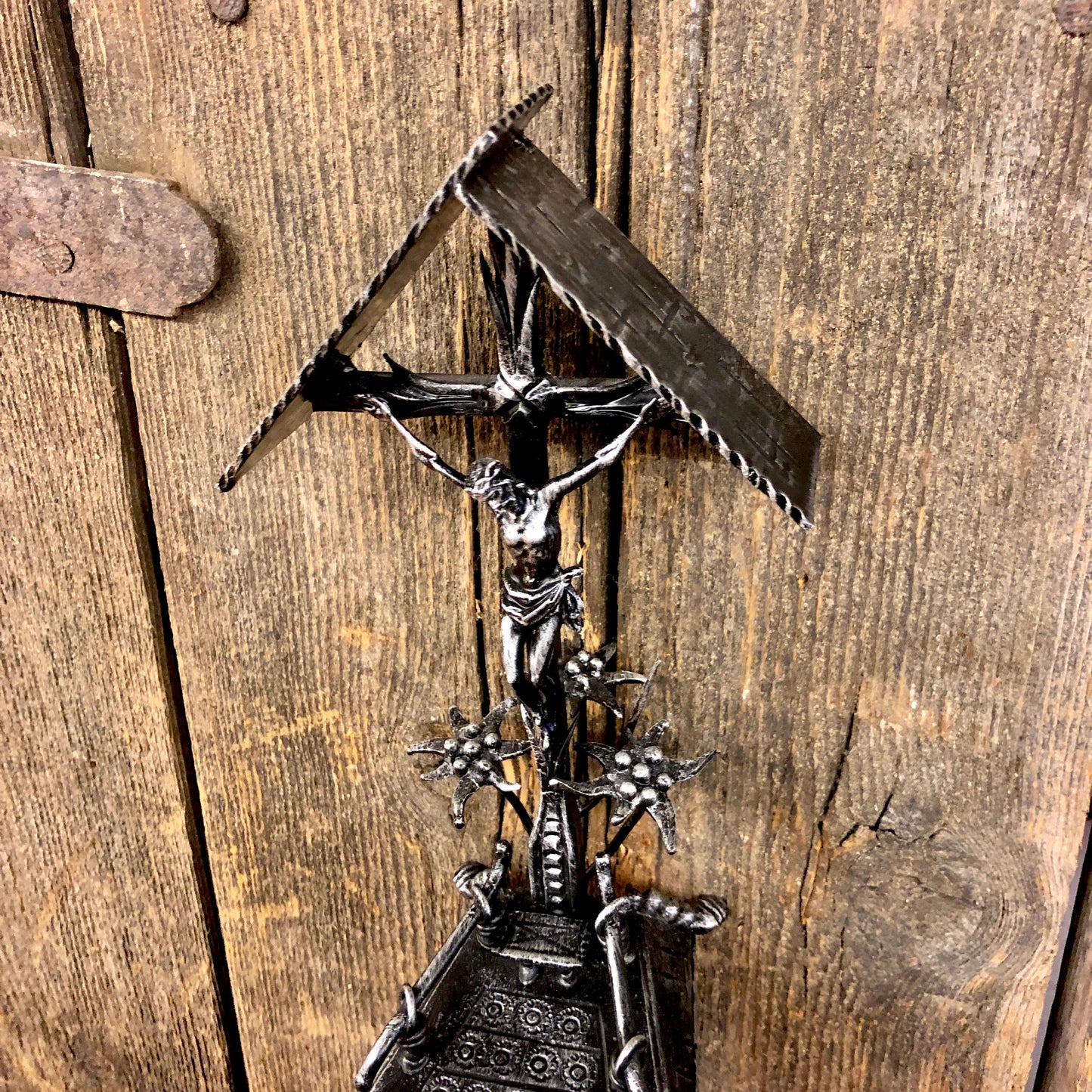 Support crucifix with edelweiss