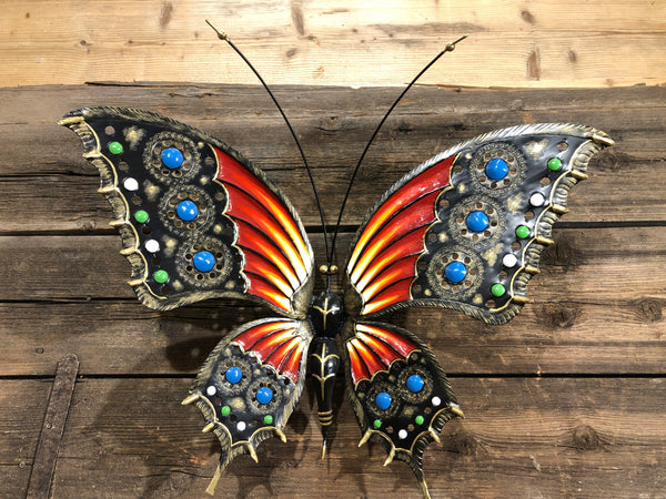 Farfalla cesellata in ferro battuto colorata