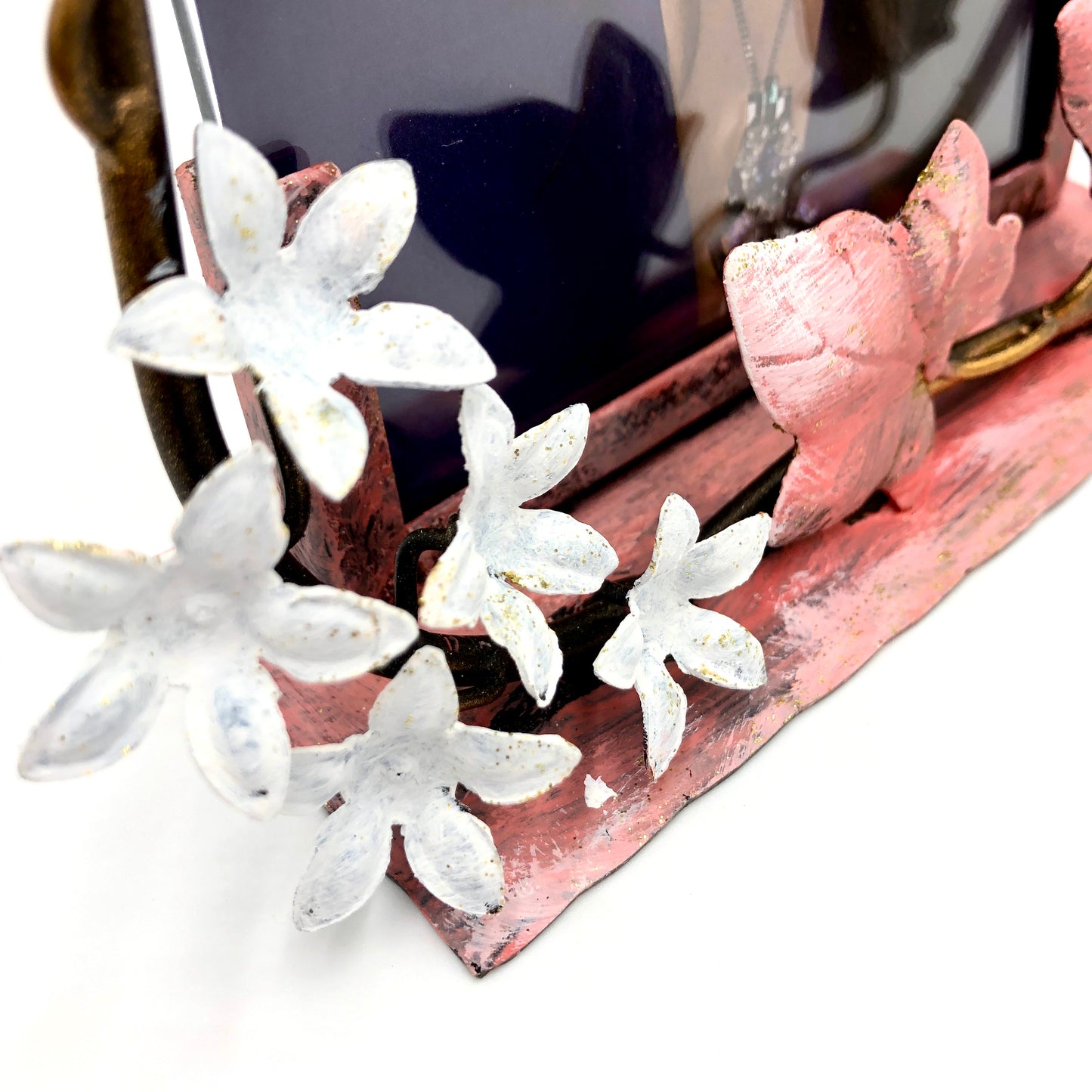 Horizontal pink photo frame with little flowers