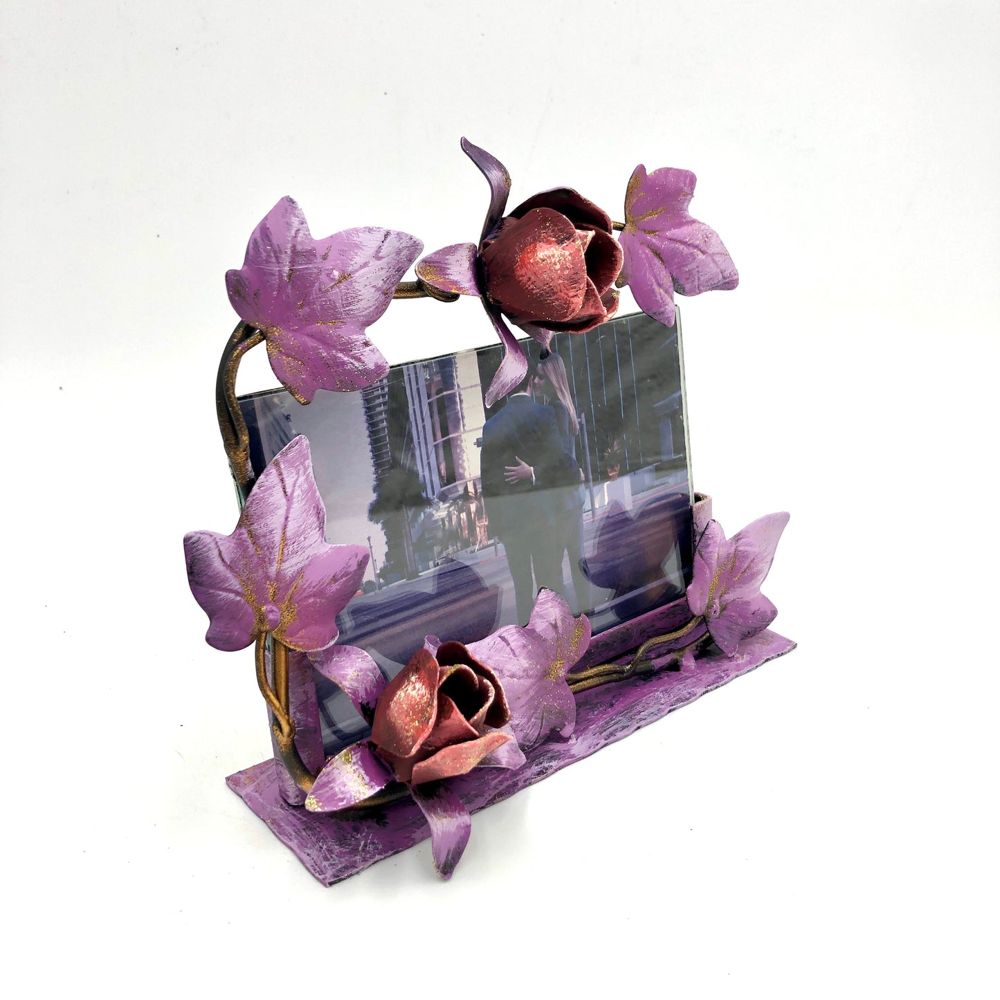 Horizontal purple photo frame with roses