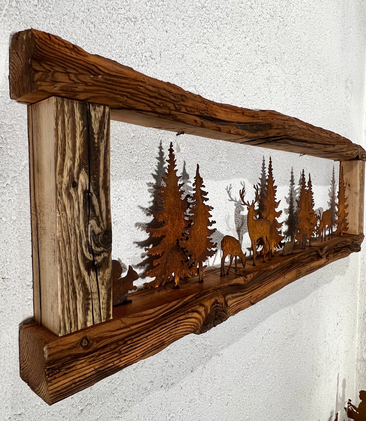 Cornice con animali e alberi in Corten
