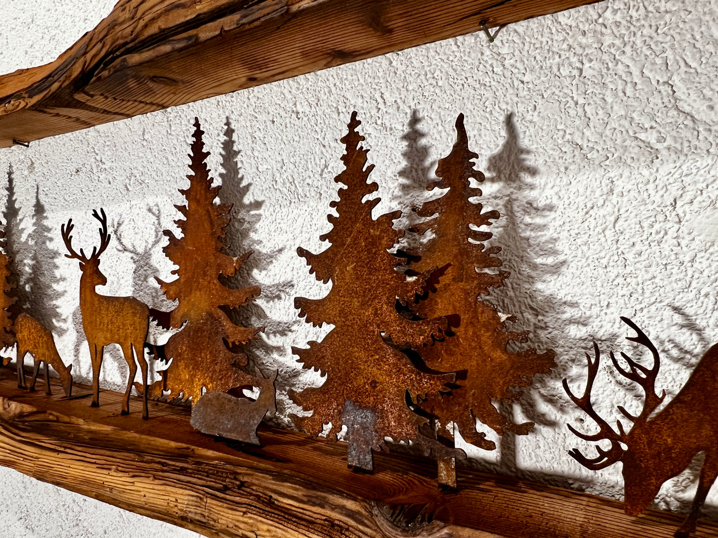 Cornice con animali e alberi in Corten