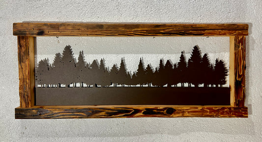 Cornice con foresta nera