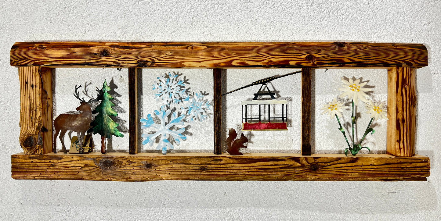 Cornice con finestrelle decorate in orizzontale